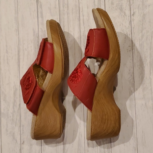 Alegria | Lin Red Floral Embroidered Leather Slide Sandals | Size 9 - Picture 9 of 15